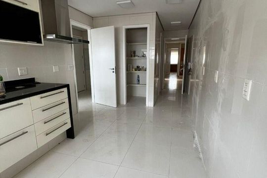Apartamento mobiliado com 4 suítes, quintal e piscina. Ideal para comprar e morar com animais. — foto 33