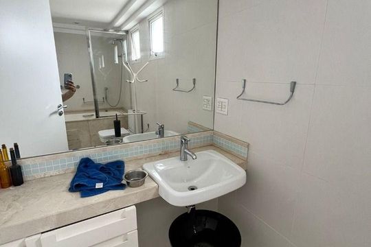 Apartamento mobiliado com 4 suítes, quintal e piscina. Ideal para comprar e morar com animais. — foto 25