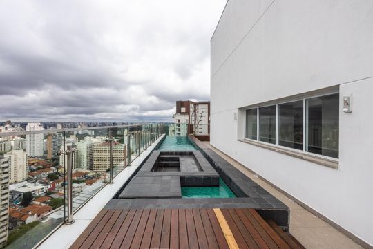 Apartamento mobiliado para comprar no Paraíso, 2 quartos, 1 suíte. — Piscina
