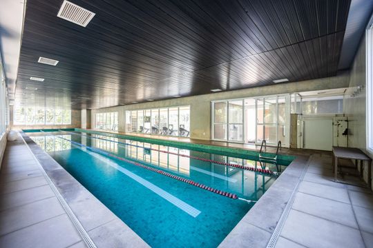 Apartamento mobiliado para comprar no Paraíso, 2 quartos, 1 suíte. — Piscina Coberta