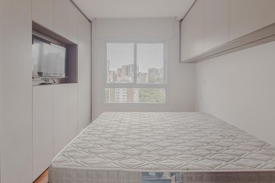 Apartamento mobiliado para comprar no Paraíso, 2 quartos, 1 suíte. — Suíte