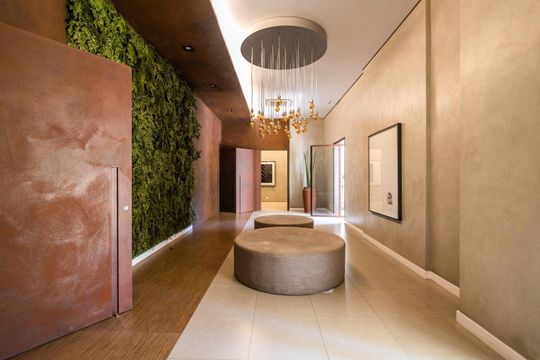 Apartamento mobiliado para comprar no Paraíso, 2 quartos, 1 suíte. — Hall social