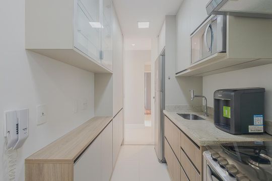 Apartamento mobiliado para comprar no Paraíso, 2 quartos, 1 suíte. — Cozinha