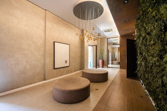 Apartamento mobiliado para comprar no Paraíso, 2 quartos, 1 suíte. — Hall social
