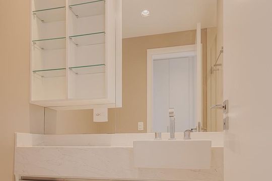 Apartamento mobiliado para comprar no Paraíso, 2 quartos, 1 suíte. — Banheiro