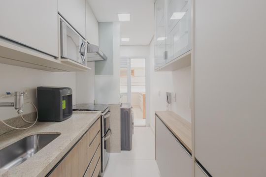 Apartamento mobiliado para comprar no Paraíso, 2 quartos, 1 suíte. — Cozinha