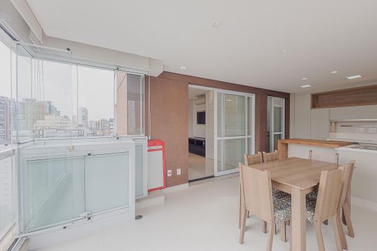 Apartamento mobiliado para comprar no Paraíso, 2 quartos, 1 suíte. — Varanda