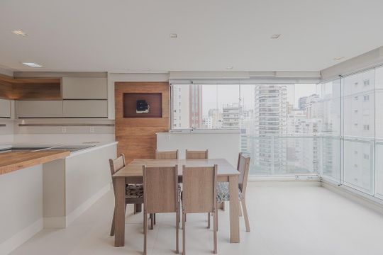 Apartamento mobiliado para comprar no Paraíso, 2 quartos, 1 suíte. — Varanda