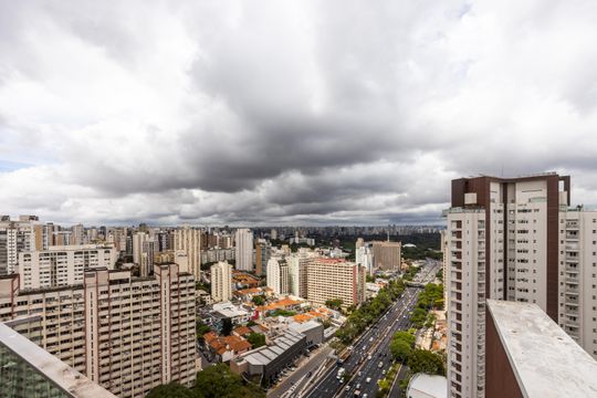 Apartamento mobiliado para comprar no Paraíso, 2 quartos, 1 suíte. — Piscina