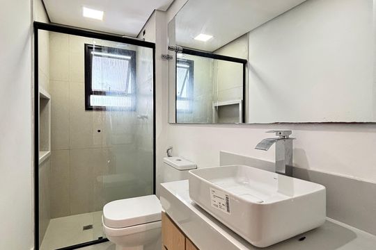 Comprar apartamento na Vila Olímpia: 3 quartos, piscina no condomínio. — Banheiro