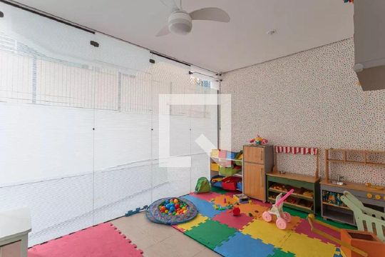 Comprar apartamento na Vila Olímpia: 3 quartos, piscina no condomínio. — Área comum