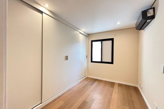 Comprar apartamento na Vila Olímpia: 3 quartos, piscina no condomínio. — Quarto 1