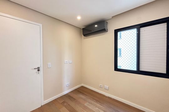 Comprar apartamento na Vila Olímpia: 3 quartos, piscina no condomínio. — Quarto 2