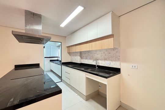 Comprar apartamento na Vila Olímpia: 3 quartos, piscina no condomínio. — Cozinha