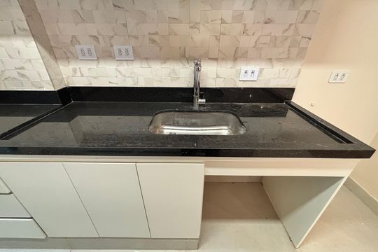 Comprar apartamento na Vila Olímpia: 3 quartos, piscina no condomínio. — Cozinha