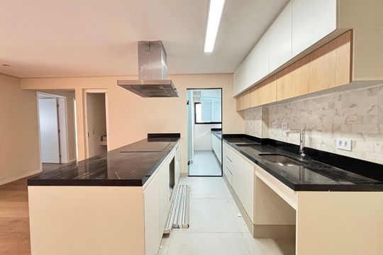 Comprar apartamento na Vila Olímpia: 3 quartos, piscina no condomínio. — Cozinha