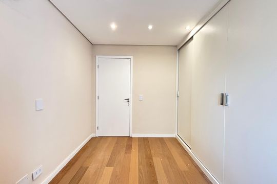 Comprar apartamento na Vila Olímpia: 3 quartos, piscina no condomínio. — Quarto 1