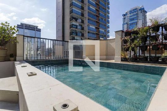 Comprar apartamento na Vila Olímpia: 3 quartos, piscina no condomínio. — Área comum
