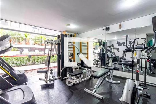 Comprar apartamento na Vila Olímpia: 3 quartos, piscina no condomínio. — Área comum