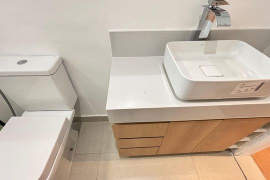 Comprar apartamento na Vila Olímpia: 3 quartos, piscina no condomínio. — Banheiro