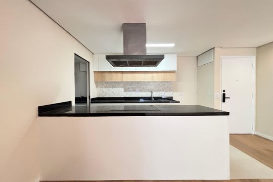 Comprar apartamento na Vila Olímpia: 3 quartos, piscina no condomínio. — Cozinha