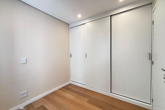 Comprar apartamento na Vila Olímpia: 3 quartos, piscina no condomínio. — Quarto 2