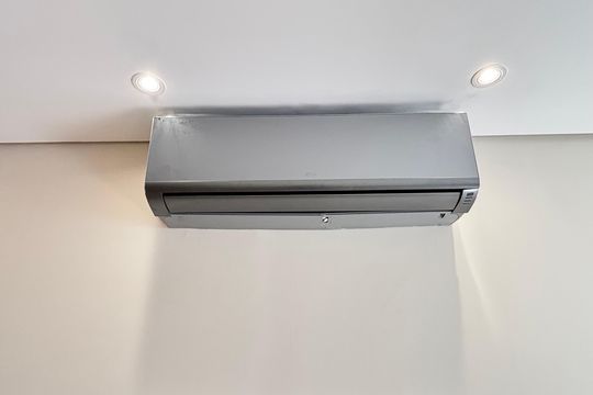 Comprar apartamento na Vila Olímpia: 3 quartos, piscina no condomínio. — Sala