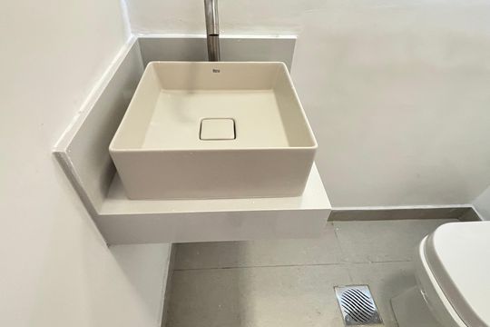 Comprar apartamento na Vila Olímpia: 3 quartos, piscina no condomínio. — Lavabo