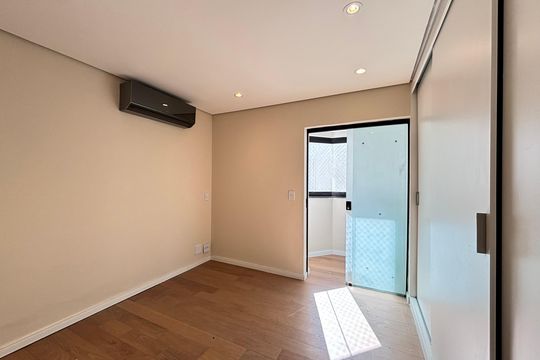 Comprar apartamento na Vila Olímpia: 3 quartos, piscina no condomínio. — Suíte