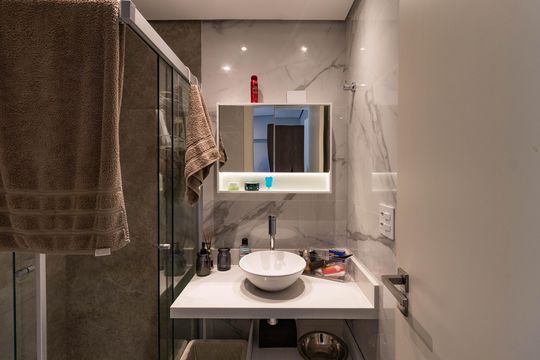 Apartamento em Perdizes com 3 quartos e piscina no condomínio. Ideal para comprar. — Banheiro da Suíte 1