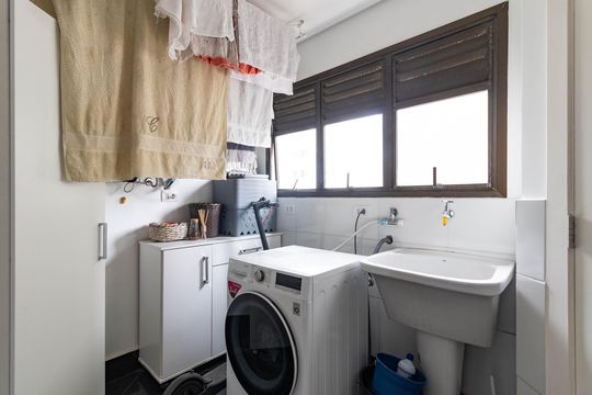 Apartamento em Perdizes com 3 quartos e piscina no condomínio. Ideal para comprar. — Área de Serviço