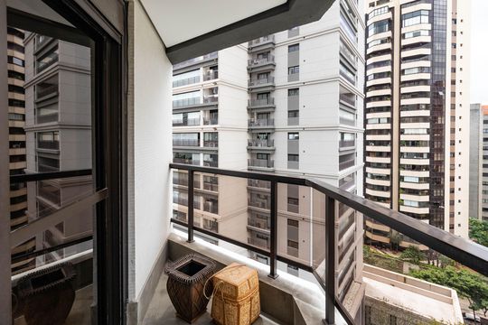 Apartamento em Perdizes com 3 quartos e piscina no condomínio. Ideal para comprar. — Varanda da Suíte 3