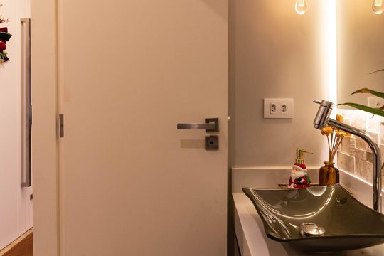 Apartamento em Perdizes com 3 quartos e piscina no condomínio. Ideal para comprar. — Lavabo