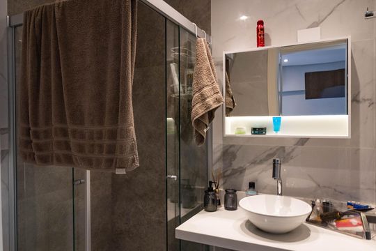 Apartamento em Perdizes com 3 quartos e piscina no condomínio. Ideal para comprar. — Banheiro da Suíte 1