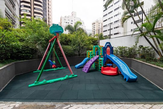 Apartamento em Perdizes com 3 quartos e piscina no condomínio. Ideal para comprar. — Playground