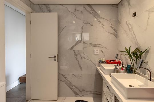Apartamento em Perdizes com 3 quartos e piscina no condomínio. Ideal para comprar. — Banheiro da Suíte 3