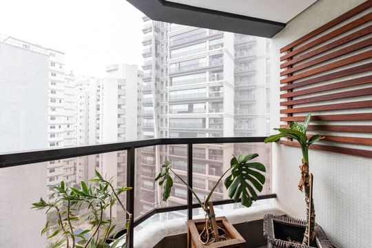 Apartamento em Perdizes com 3 quartos e piscina no condomínio. Ideal para comprar. — Varanda 2