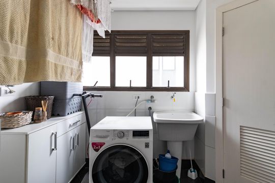 Apartamento em Perdizes com 3 quartos e piscina no condomínio. Ideal para comprar. — Área de Serviço