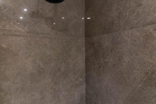 Apartamento em Perdizes com 3 quartos e piscina no condomínio. Ideal para comprar. — Banheiro da Suíte 1