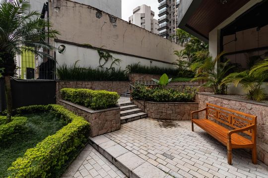 Apartamento em Perdizes com 3 quartos e piscina no condomínio. Ideal para comprar. — Área comum