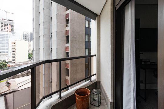 Apartamento em Perdizes com 3 quartos e piscina no condomínio. Ideal para comprar. — Varanda da Suíte 3