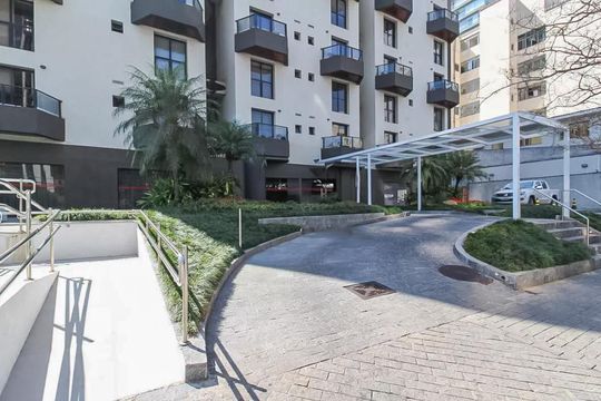 Comprar apartamento mobiliado com 2 quartos e piscina no condomínio. — Fachada