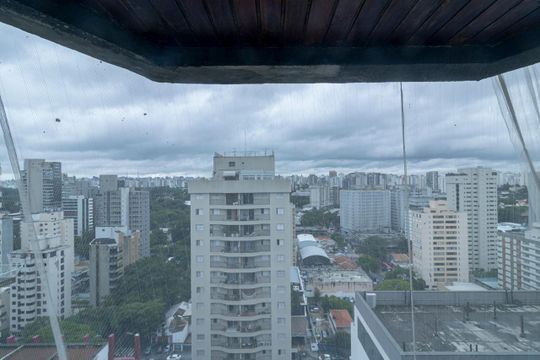 Comprar apartamento mobiliado com 2 quartos e piscina no condomínio. — Vista da Janela