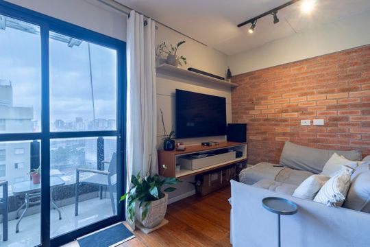 Comprar apartamento mobiliado com 2 quartos e piscina no condomínio. — foto 1