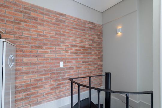 Comprar apartamento mobiliado com 2 quartos e piscina no condomínio. — Escritório