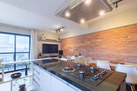 Comprar apartamento mobiliado com 2 quartos e piscina no condomínio. — Cozinha