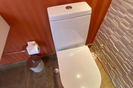 Apartamento mobiliado para comprar: 2 suítes e conforto absoluto. — Banheiro