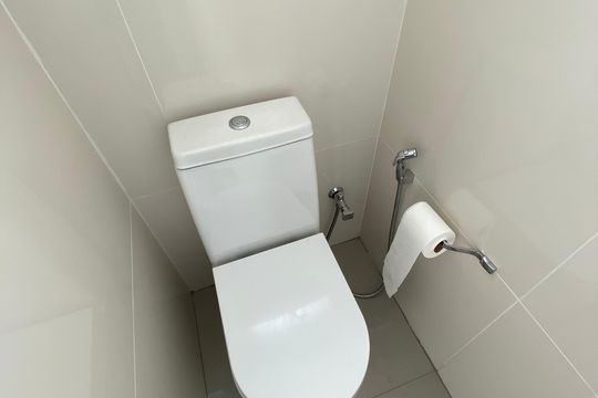 Apartamento mobiliado para comprar: 2 suítes e conforto absoluto. — Banheiro da Suíte 2