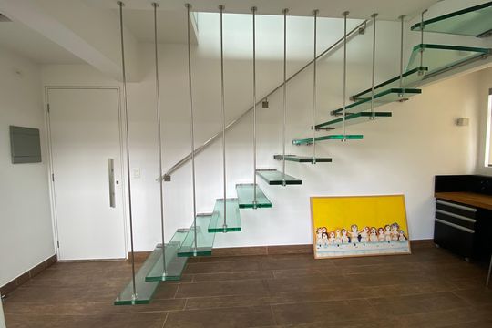 Apartamento mobiliado para comprar: 2 suítes e conforto absoluto. — Escritório