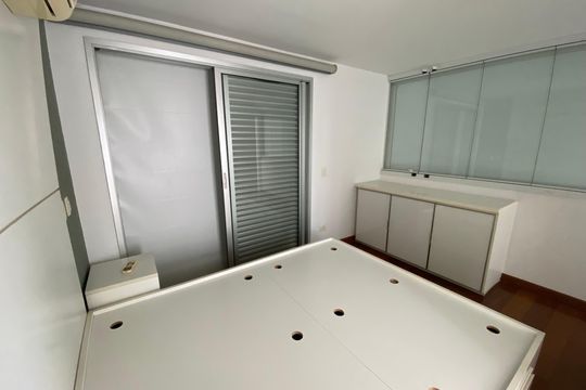 Apartamento mobiliado para comprar: 2 suítes e conforto absoluto. — Suíte 2